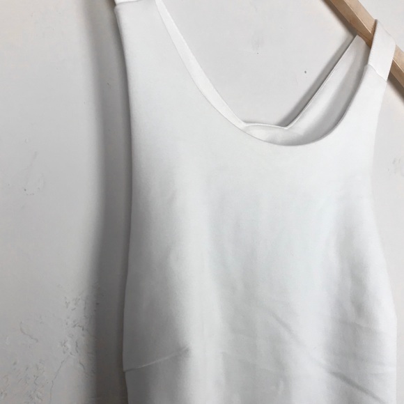 Urban Outfitters open back lace bodycon dress - Picture 5 of 7